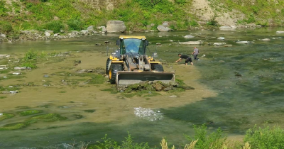 湖北南漳：加强河面保洁 全力净化水质