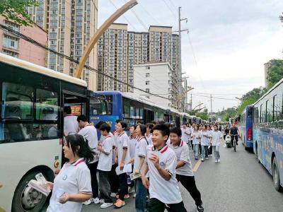 县交通运输部门圆满完成中考运输保障任务