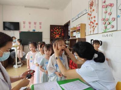 ​东巩镇：体检护航　健康“童”行