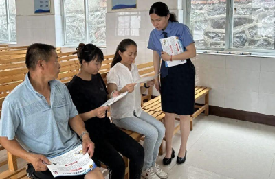 湖北南漳：“宣讲+唠嗑”式普法获老人好评