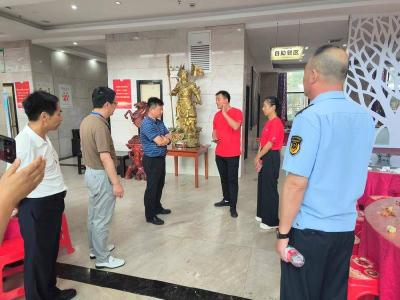 九集镇：慰问送暖，助力师生备考