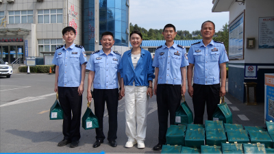南漳县寨子米种植专业合作社理事长赵青看望慰问一线交通民警