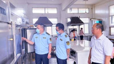 南漳县市场监管局：紧盯“三个关键” 筑牢养老机构食安防线 
