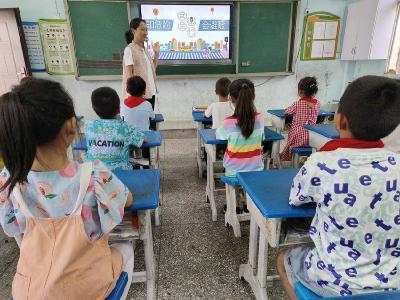 临沮中心小学：守法规知礼让 安全文明出行