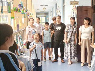 县中心幼儿园：共“童”携手 　“伴”日相约