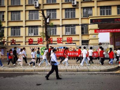 ​花石桥社区：志愿服务 助力中考