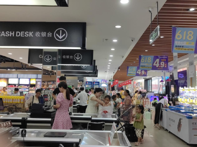湖北南漳：商超推出夏日大促 点燃消费热情