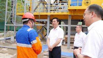 罗兴斌在部分重点企业调研时强调：千方百计补短板找增量挖潜能，确保实现“双过半” 