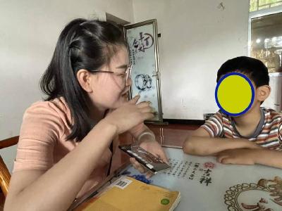太坪完全小学：教师百里送教 温暖“折翼天使”