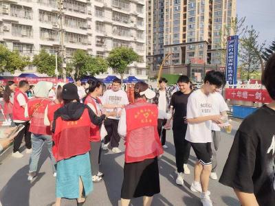 ​助力高考献爱心 免费送水暖人心