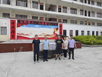爱心超市捐赠物资助力东巩学子中考