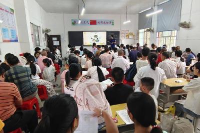 ​花庄中学：聚焦假期安全教育，共筑学生安全防护网