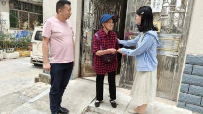​花石桥村：“七一”传党情 慰问暖人心