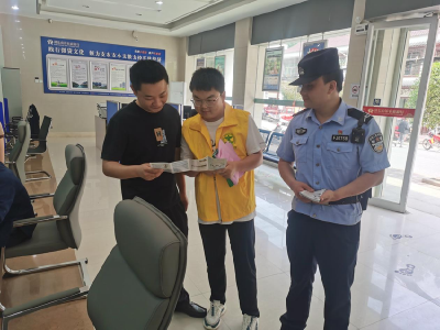 ​板桥镇：禁毒宣传进商铺 共建无毒生活圈