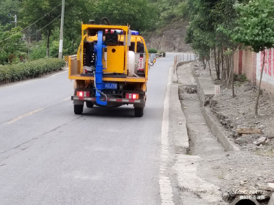 南漳公路养护作业再添新设备