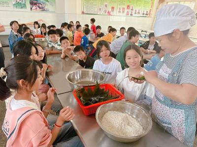 ​张营小学：我为大家露一手，一起“粽”享好时光