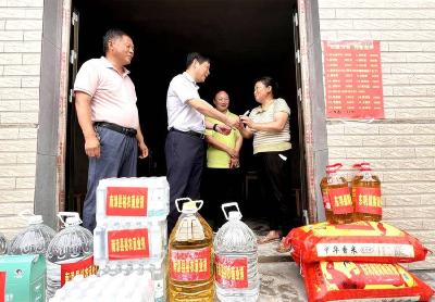 ​电线短路引火灾　社会关爱送温暖