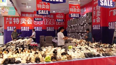 军翔百货：多元化举措打好“清凉消费”“组合拳”    