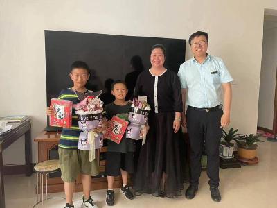 南漳邮政分公司工会开展六一慰问活动