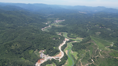 湖北南漳：头顶烈日脚踏“火炉”，全力推进251省道改扩建工程