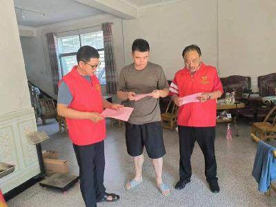 县农技中心开展《湖北省平安建设条例》宣传活动