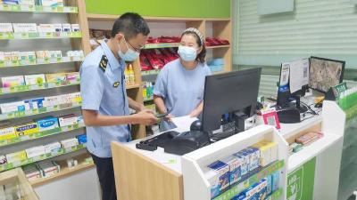 ​县市场监管局有序推进药品零售企业换证工作
