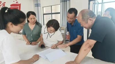 县农技中心开展“夏日送清凉”慰问活动