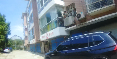 湖北南漳：小孩哥拒写作业欲轻生，民警耐心劝解化危机