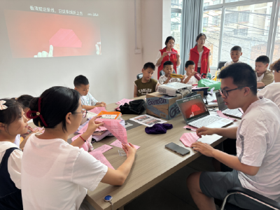 ​城关镇凤凰山社区：青年志愿助课堂 手工制作欢乐多