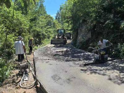 城关镇：人大助力修复道路暖民心