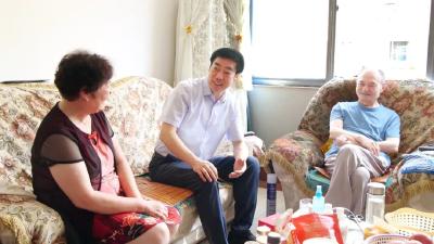 罗兴斌在城关镇调研时强调：以解决群众需求为导向，在深实细上再用功，加快推动试点工作取得更多实效