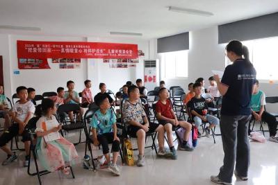 湖北大学志愿者到我县开展井冈山精神宣讲活动