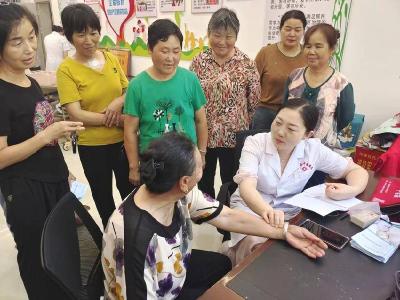 ​东巩镇开展关爱女性健康义诊活动