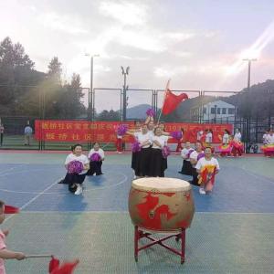 板桥社区：夏季“村晚”颂“七一”