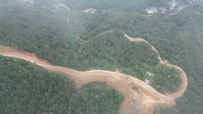 湖北南漳：长标路加紧施工，为滑雪场项目打通“黄金通道”