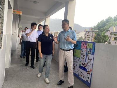 ​团省委领导到我县调研“七彩假期”开展情况