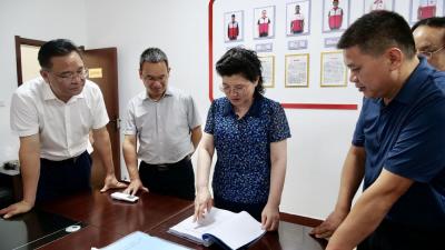 省、市红十字会调研组到我县指导志愿服务工作   