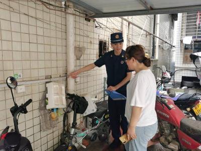 ​消防宣传进小区 消除隐患保平安
