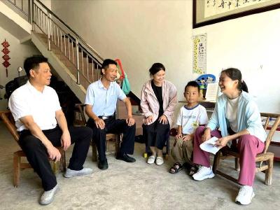 黄莲树小学开展“安全过暑假”敲门行动