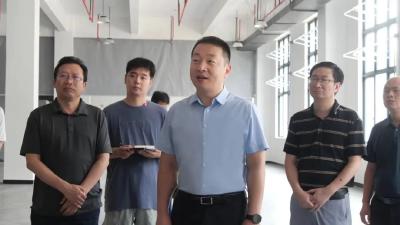 陈栋在经济开发区调研时要求：破痛点攻难点疏堵点，加快推进电子信息科技产业园项目建设 