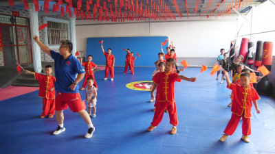 湖北南漳：爱心劳模进“托管” 多彩课程润童心