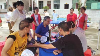 城关镇玉印社区：口腔义诊护健康 惠民服务暖心房
