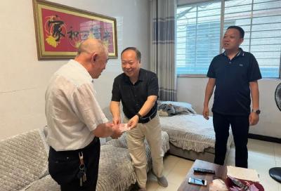 县总工会开展“八一”慰问活动