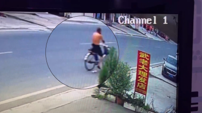 湖北南漳：大爷骑车“爆金币”  警民接力帮找回