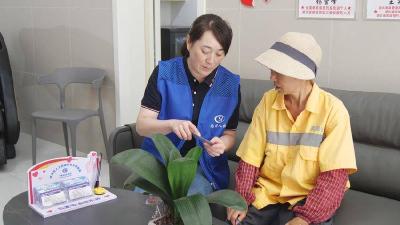县人社局：“小卡片”承载大民生 便民化服务再升级