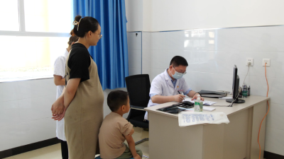 ​市妇幼保健院儿科及儿保科专家到我县开展义诊活动  