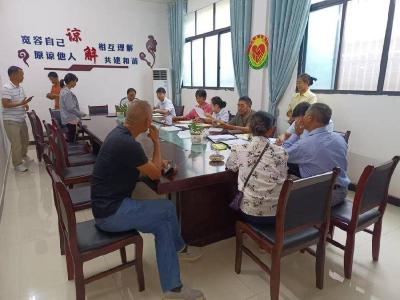 巡检镇：主动上门服务　为村民办理社保卡