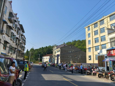 湖北南漳：站好“护学岗” 护航开学季