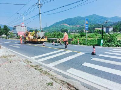 花庄小学：路口交通焕新颜　校园安全再升级