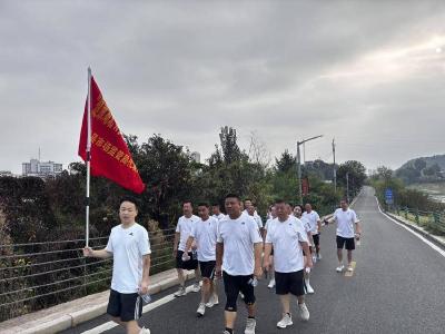 县市场监管局工会组织开展周末健走活动
